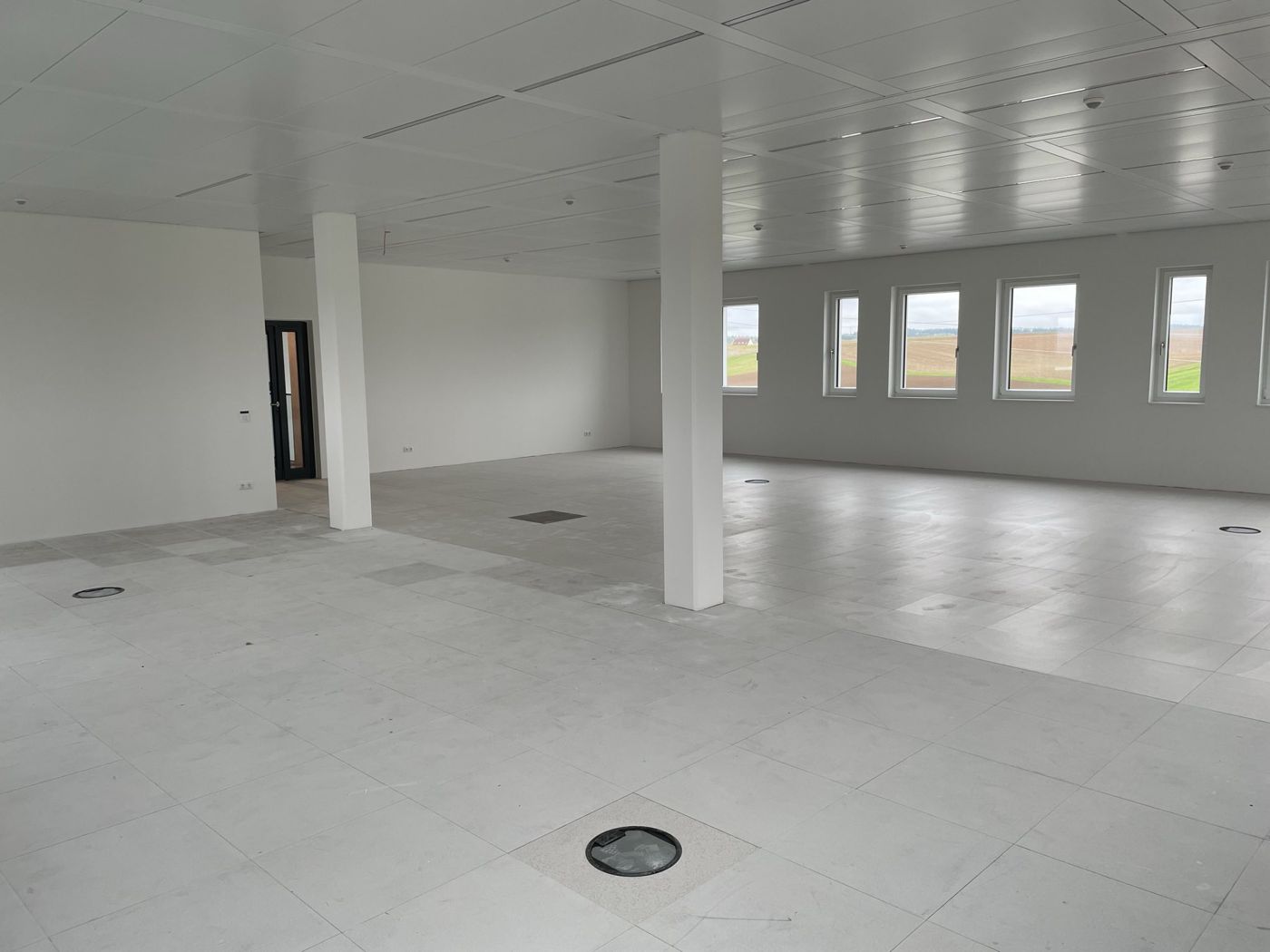 Linke Bürohälfte, weitere Ansicht